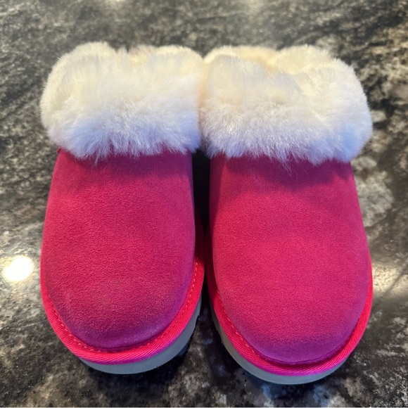 UGGs Slippers - Picture 2 of 7